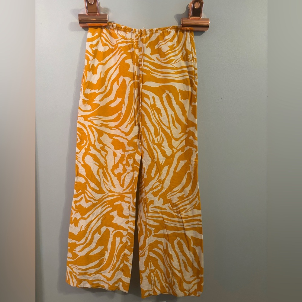 Size Medium H&M Wide-Leg Orange and White Pants!